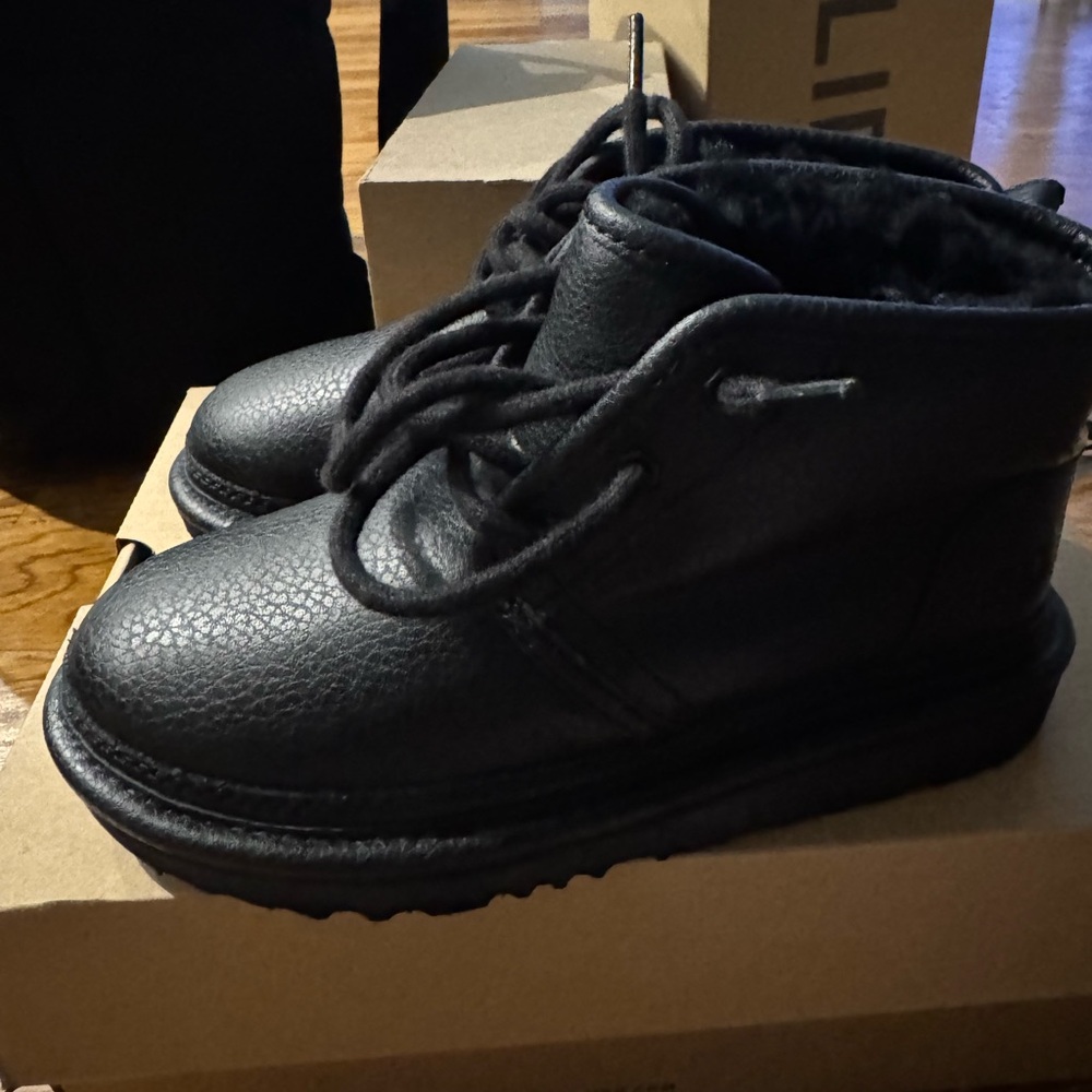 💯 Authentic Little Boys Leather Neumel size 13 Brand New w/o box